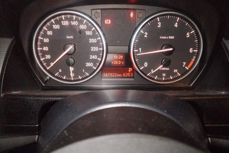 Used BMW X1 2014 sDrive18i Fashion Model Odometer Close Up
