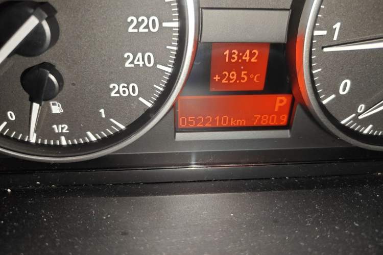 Used BMW X1 2014 sDrive18i Fashion Model Odometer Close Up
