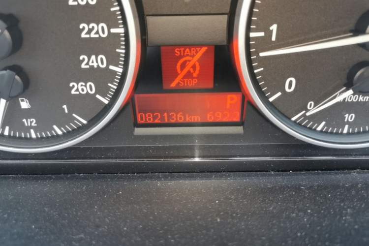 Used BMW X1 2014 sDrive18i Leading Model Odometer Close Up