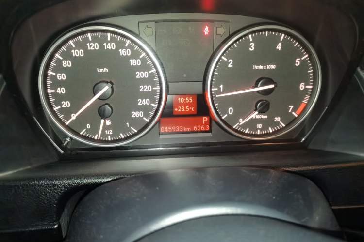 Used BMW X1 2014 sDrive18i Leading Model Odometer Close Up