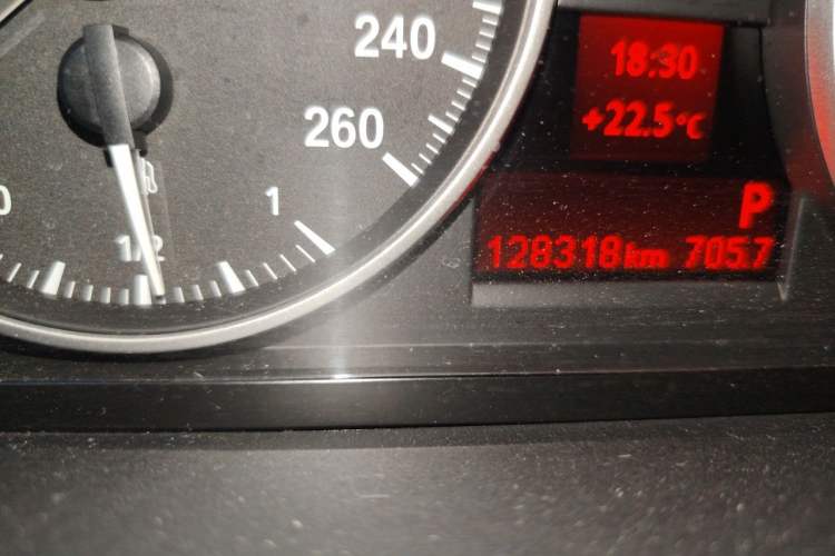 Used BMW X1 2014 sDrive18i Leading Model Odometer Close Up