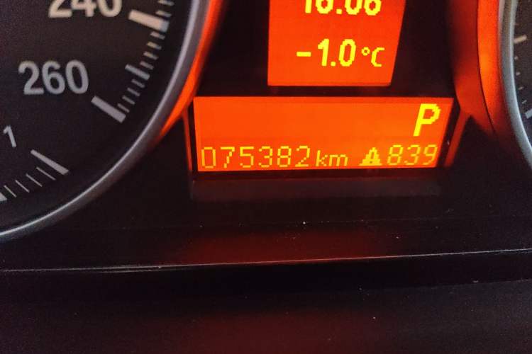 Used BMW X1 2014 sDrive18i Leading Model Odometer Close Up