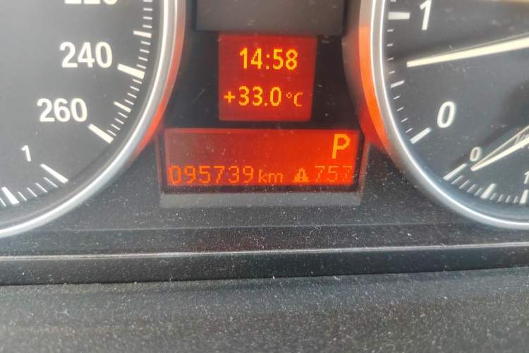 Used BMW X1 2014 sDrive18i Leading Model Odometer Close Up