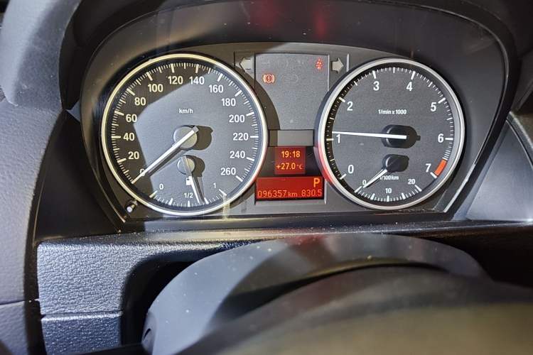 Used BMW X1 2014 sDrive18i Leading Model Odometer Close Up