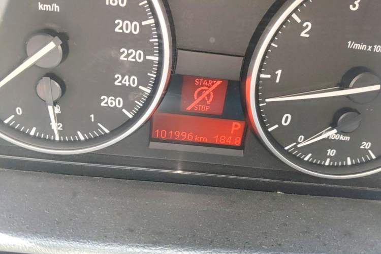 Used BMW X1 2014 sDrive18i Fashion Model Odometer Close Up