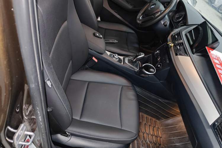 Used BMW X1 2014 sDrive18i Fashion Model Right Front Seat