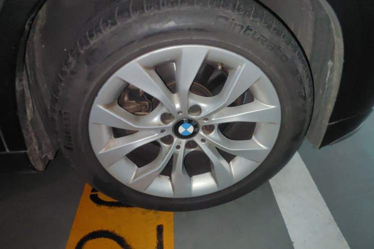 Used BMW X1 2014 sDrive18i Fashion Model Right Front Wheel Hub