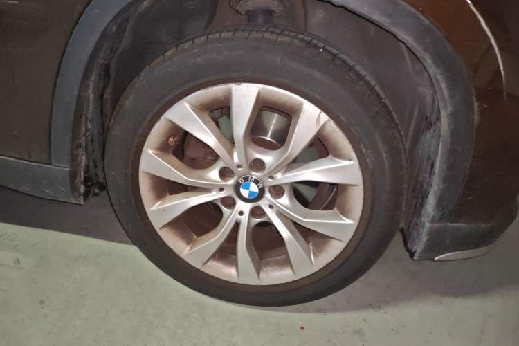 Used BMW X1 2014 sDrive18i Fashion Model Right Front Wheel Hub