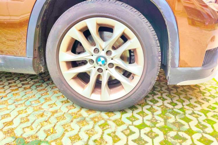 Used BMW X1 2014 sDrive18i Leading Model Right Front Wheel Hub