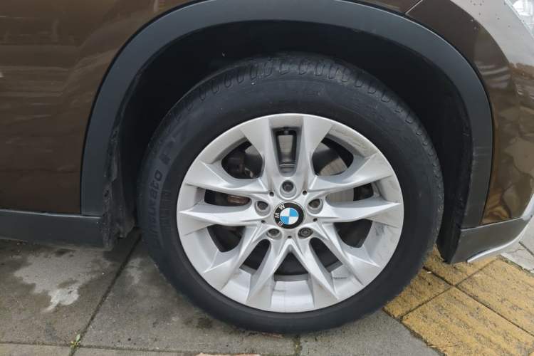 Used BMW X1 2014 sDrive18i Leading Model Right Front Wheel Hub