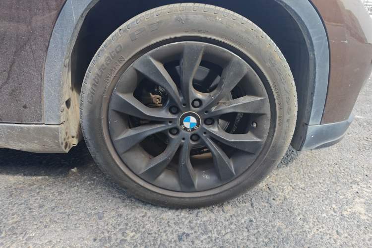 Used BMW X1 2014 sDrive18i Fashion Model Right Front Wheel Hub