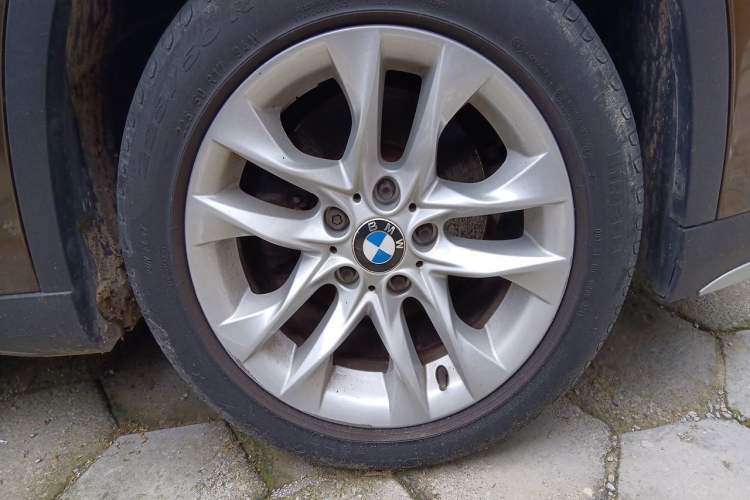 Used BMW X1 2014 sDrive18i Leading Model Right Front Wheel Hub