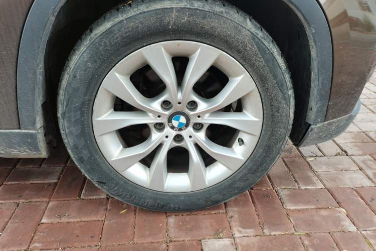 Used BMW X1 2014 sDrive18i Fashion Model Right Front Wheel Hub