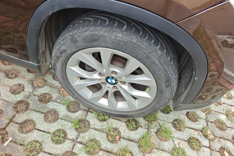Used BMW X1 2014 sDrive18i Fashion Model Right Front Wheel Hub