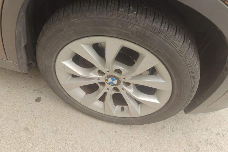 Used BMW X1 2014 sDrive18i Fashion Model Right Front Wheel Hub