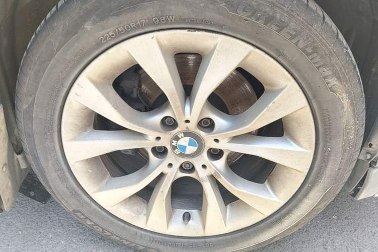 Used BMW X1 2014 sDrive18i Fashion Model Right Front Wheel Hub