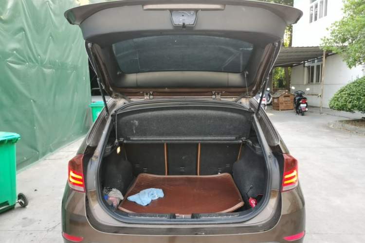 Used BMW X1 2014 sDrive18i Fashion Model Trunk