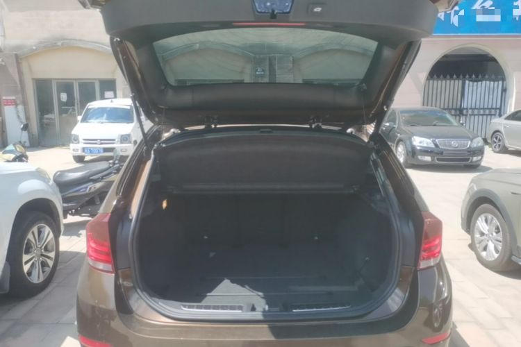 Used BMW X1 2014 sDrive18i Leading Model Trunk