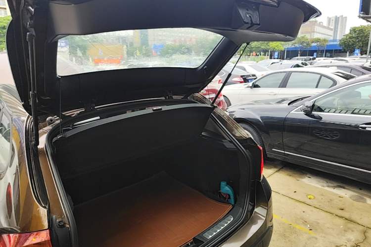 Used BMW X1 2014 sDrive18i Leading Model Trunk