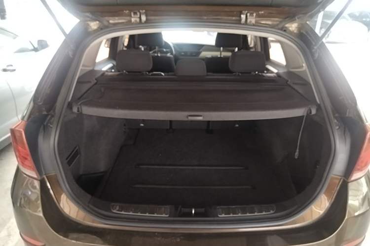 Used BMW X1 2014 sDrive18i Fashion Model Trunk