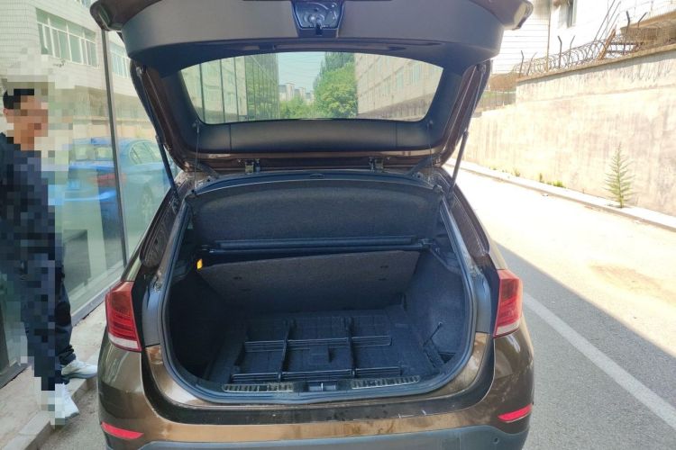 Used BMW X1 2014 sDrive18i Leading Model Trunk