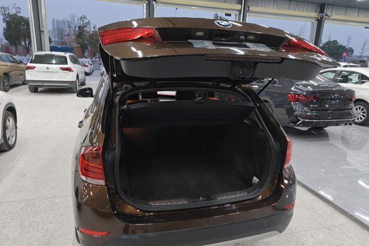 Used BMW X1 2014 sDrive18i Fashion Model Trunk