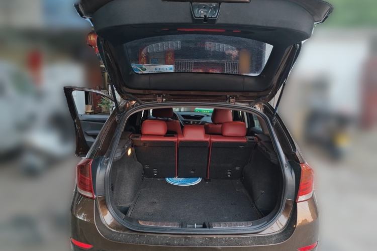 Used BMW X1 2014 sDrive18i Fashion Model Trunk