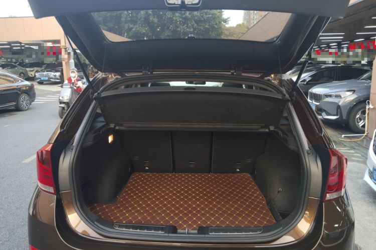 Used BMW X1 2014 sDrive18i Leading Model Trunk