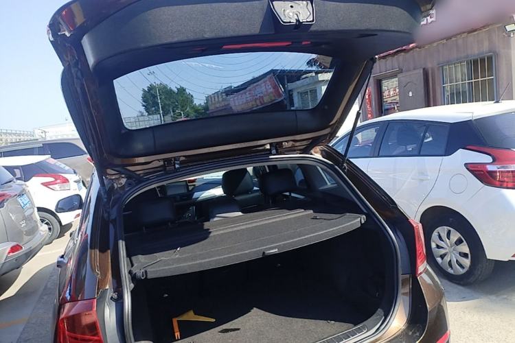 Used BMW X1 2014 sDrive18i Fashion Model Trunk
