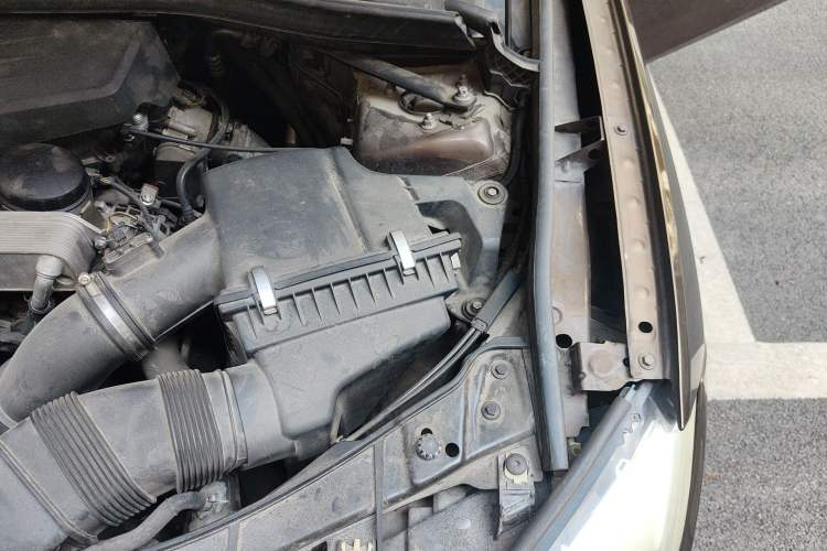 Used BMW X1 2014 sDrive18i Fashion Model Engine Bay Left