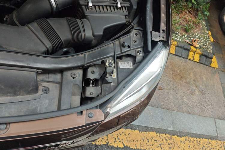 Used BMW X1 2014 sDrive18i Leading Model Engine Bay Left
