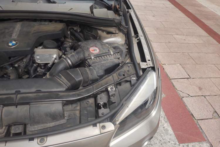 Used BMW X1 2014 sDrive18i Fashion Model Engine Bay Left