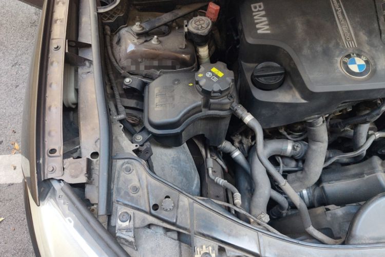 Used BMW X1 2014 sDrive18i Fashion Model Engine Bay Right