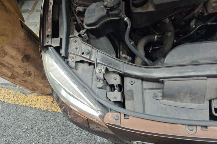 Used BMW X1 2014 sDrive18i Leading Model Engine Bay Right