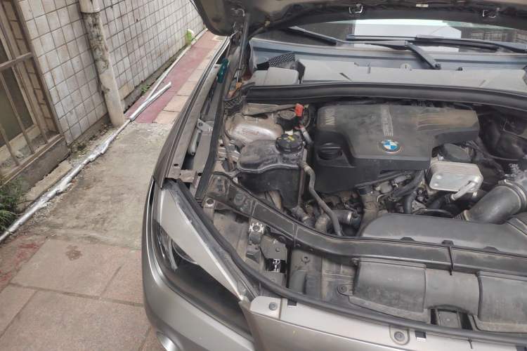 Used BMW X1 2014 sDrive18i Fashion Model Engine Bay Right