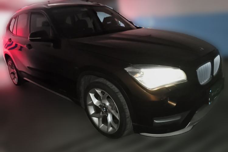 Used BMW X1 2014 sDrive18i X Design Package Front Right 45 Deg