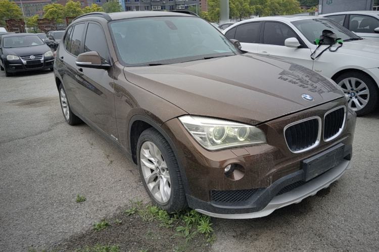 Used BMW X1 2014 sDrive18i Leading Model Front Right 45 Deg