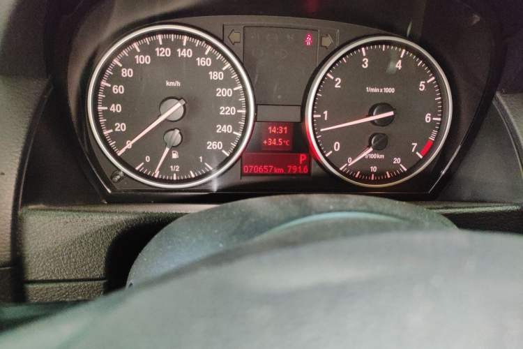 Used BMW X1 2014 sDrive18i Leading Model Odometer Close Up