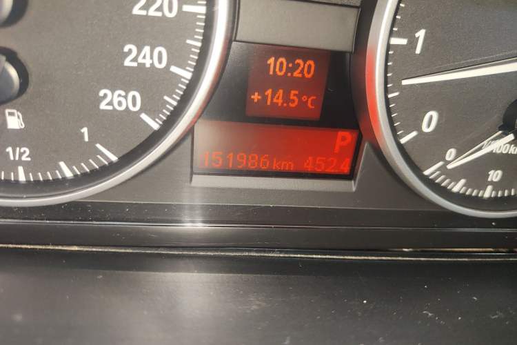 Used BMW X1 2014 sDrive18i Fashion Model Odometer Close Up