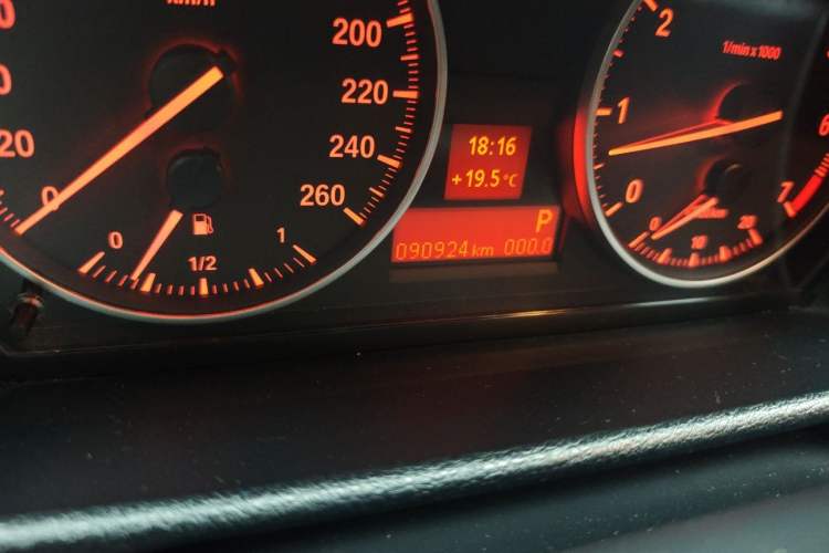 Used BMW X1 2014 sDrive18i Leading Model Odometer Close Up