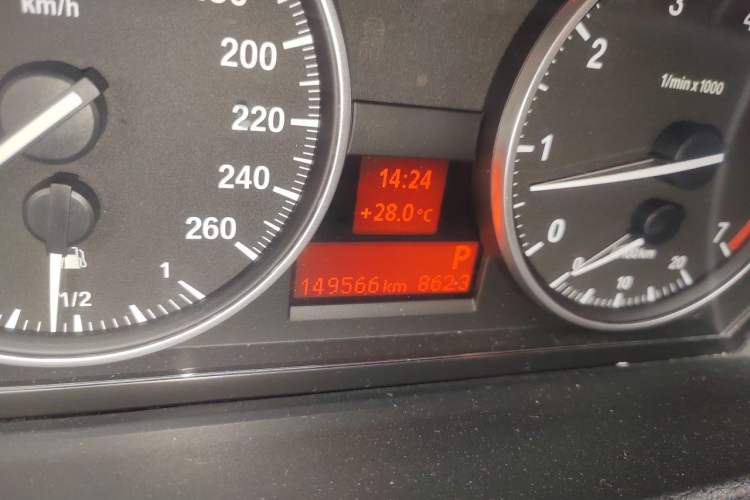 Used BMW X1 2014 sDrive18i Fashion Model Odometer Close Up