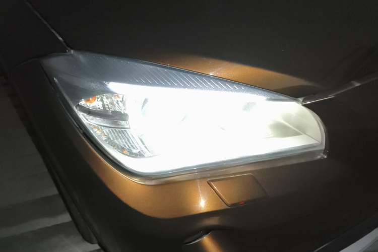Used BMW X1 2014 sDrive18i X Design Package Right Front Headlight