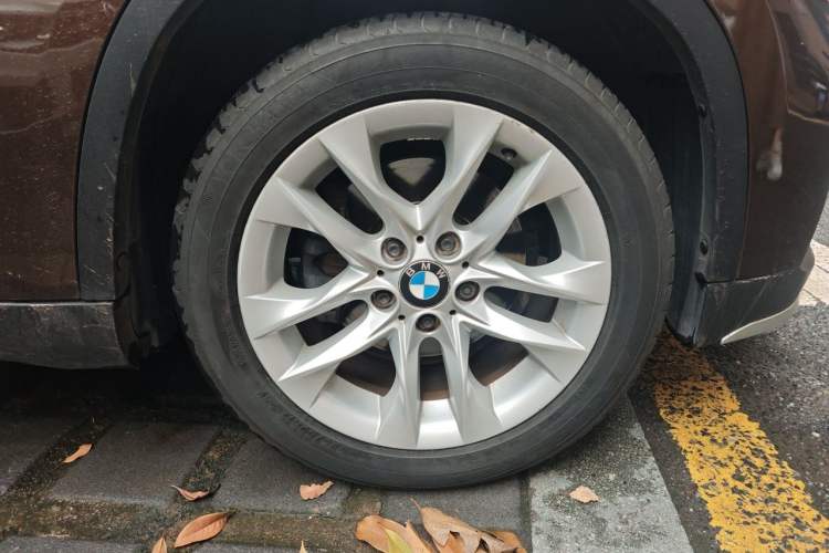 Used BMW X1 2014 sDrive18i Leading Model Right Front Wheel Hub