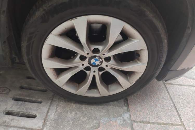 Used BMW X1 2014 sDrive18i Fashion Model Right Front Wheel Hub
