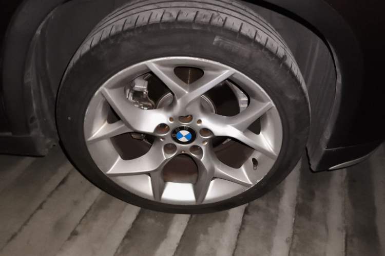 Used BMW X1 2014 sDrive18i X Design Package Right Front Wheel Hub