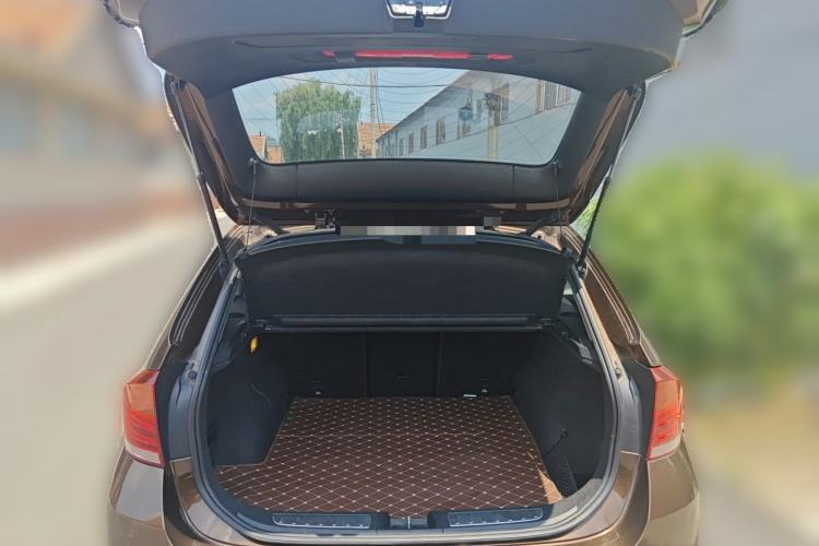 Used BMW X1 2014 sDrive18i Fashion Model Trunk
