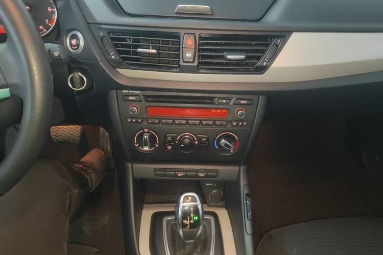 Used BMW X1 2014 sDrive18i Fashion Model Audio And AC Panel
