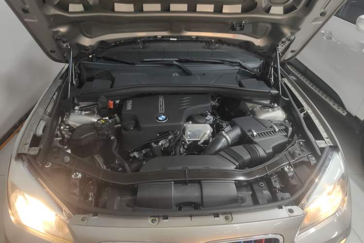 Used BMW X1 2014 sDrive18i Fashion Model Engine Bay