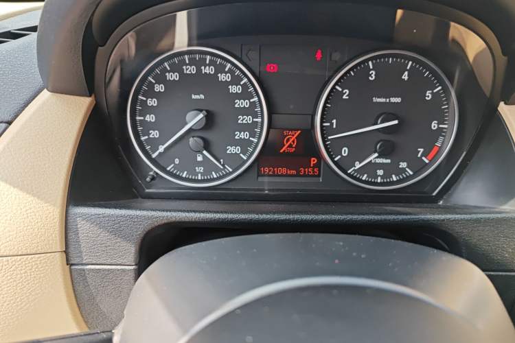 Used BMW X1 2014 sDrive18i Leading Model Odometer Close Up