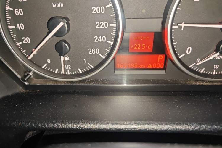 Used BMW X1 2014 sDrive18i Leading Model Odometer Close Up